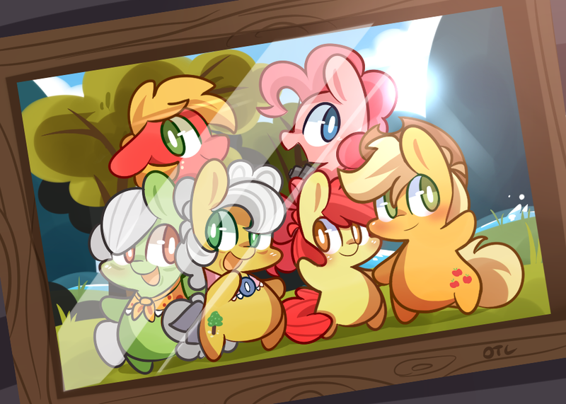 Size: 980x700 | Tagged: safe, artist:lifeloser, derpibooru import, apple bloom, applejack, big macintosh, goldie delicious, pinkie pie, earth pony, pony, pinkie apple pie, apple family, camera, chibi, male, photo, stallion