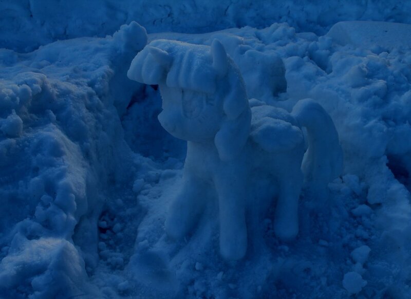 Size: 1024x745 | Tagged: safe, artist:mistresscloudberry, derpibooru import, twilight sparkle, twilight sparkle (alicorn), alicorn, pony, female, irl, mare, photo, sculpture, snow, snow sculpture, snowpony, solo, traditional art