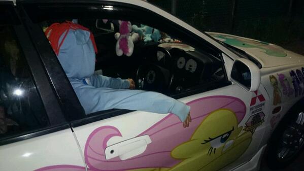 Size: 599x337 | Tagged: 2014, car, clothes, convention, custom, decal, derpibooru import, fluttershy, hoodie, irl, itasha, japanese, japan ponycon, rainbow dash, safe