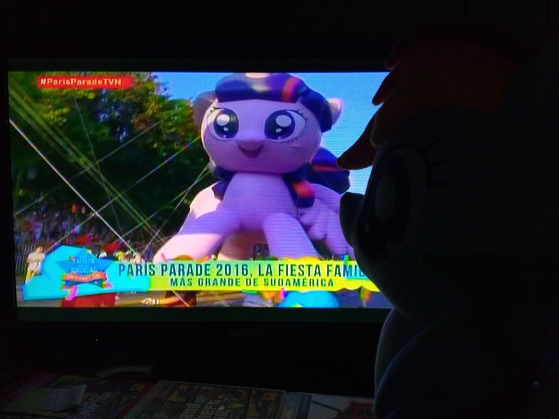 Size: 4160x3120 | Tagged: safe, derpibooru import, rainbow dash, twilight sparkle, twilight sparkle (alicorn), alicorn, pony, absurd resolution, balloon, chile, giant pony, irl, latin american, macro, parade, parade balloon, photo, plushie, television, tv show