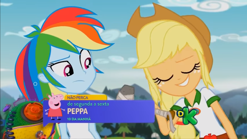 Size: 1366x768 | Tagged: safe, derpibooru import, screencap, applejack, rainbow dash, equestria girls, legend of everfree, camp everfree outfits, discovery kids, hammer, peppa pig, portuguese