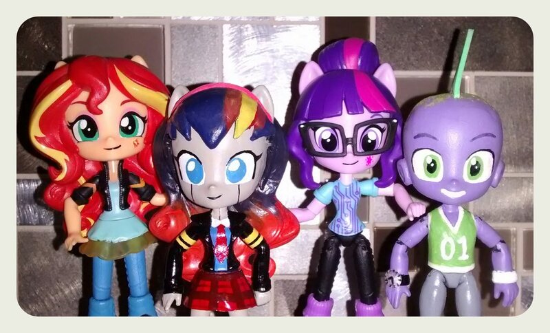 Size: 1024x620 | Tagged: safe, artist:artking3000, artist:crydius, derpibooru import, sci-twi, spike, sunset shimmer, twilight sparkle, oc, oc:gamma, android, equestria girls, doll, equestria girls minis, family, female, figurine, human spike, lesbian, magical lesbian spawn, offspring, parent:sci-twi, parent:sunset shimmer, parent:twilight sparkle, parents:scitwishimmer, parents:sunsetsparkle, scientific lesbian spawn, scitwishimmer, shipping, sunsetsparkle, toy