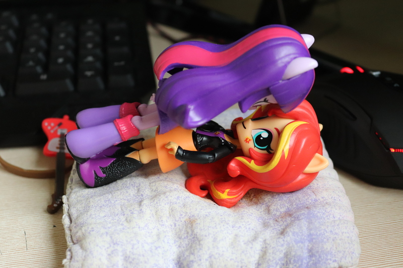 1347788 - safe, artist:artofmagicpoland, derpibooru import, sunset shimmer, twilight sparkle, equestria girls, doll, equestria girls minis, female, guitar, imminent sex, lesbian, looking at each other, shipping, sunsetsparkle, toy - Twibooru 1347788 - safe, artist:artofmagicpoland, derpibooru import, sunset shimmer, twilight sparkle, equestria girls, doll, equestria girls minis, female, guitar, imminent sex, lesbian, looking at each other, shipping, sunsetsparkle, toy - Twibooru