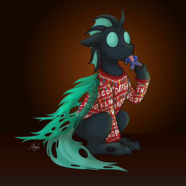 Size: 1200x1200 | Tagged: safe, artist:wiggles, derpibooru import, oc, oc:chelicera, changeling, pony, changeling oc, christmas, christmas changeling, christmas sweater, clothes, gingerbread man, green changeling, holiday, male, solo, stranger things, sweater