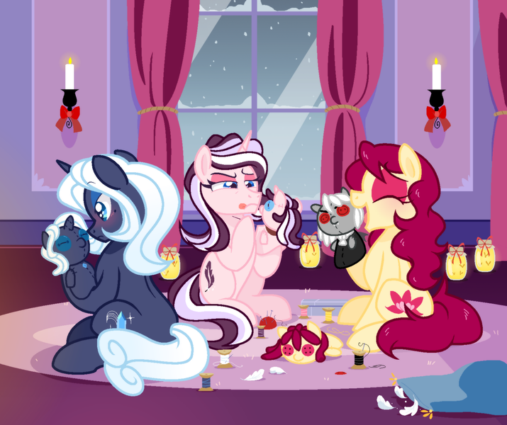 Size: 1550x1300 | Tagged: safe, artist:yokokinawa, derpibooru import, oc, oc:melody diamond, oc:soft petal, oc:violet quill, earth pony, pony, unicorn, vampire, vampony, blushing, candle, doll, feather, female, hearth's warming, hearth's warming eve, hearts warming day, mare, room, sewing, spanish, story included, thread, tongue out, toy, window, wives