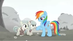 Size: 1366x770 | Tagged: safe, derpibooru import, screencap, barley barrel, pickle barrel, rainbow dash, pony, rainbow roadtrip, barleybetes, barrel twins, barrelbetes, brother and sister, colorless, colt, cute, dashabetes, desaturated, discovery family logo, female, filly, flower, folded wings, grass, grayscale, hill, male, mare, monochrome, picklebetes, raised eyebrow, raised hoof, siblings, smiling, smirk, twins, wings