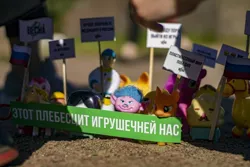 Size: 680x453 | Tagged: applejack, bootleg, concerned pony, cyrillic, derpibooru import, meeting, photo, protest, russian, safe, toy