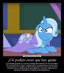 Size: 650x746 | Tagged: safe, derpibooru import, edit, edited screencap, screencap, trixie, pony, unicorn, a matter of principals, angry, cropped, demotivational poster, female, frown, lying down, mare, meme, shrunken pupils, solo, spanish, text, translation request