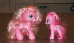 Size: 900x526 | Tagged: artist:cheerbearsfan, brushable, derpibooru import, g3.5, generational ponidox, irl, photo, pinkie pie, pinkie pie (g3), safe, toy