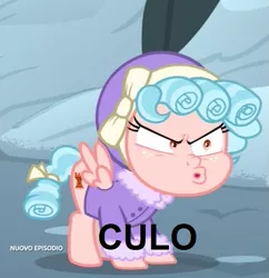 Size: 731x755 | Tagged: caption, cozy glow, cozy glow is best facemaker, culo, derpibooru import, edit, edited screencap, faic, frenemies (episode), image macro, italian, safe, screencap, spanish, text, vulgar