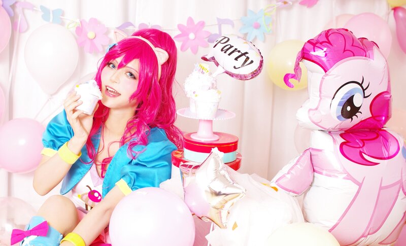 Size: 2399x1453 | Tagged: artist:mlp191, balloon, clothes, cosplay, costume, cupcake, derpibooru import, food, human, irl, irl human, kotobukiya, party, photo, photographer:mii 0w0, pinkie pie, safe, speech bubble