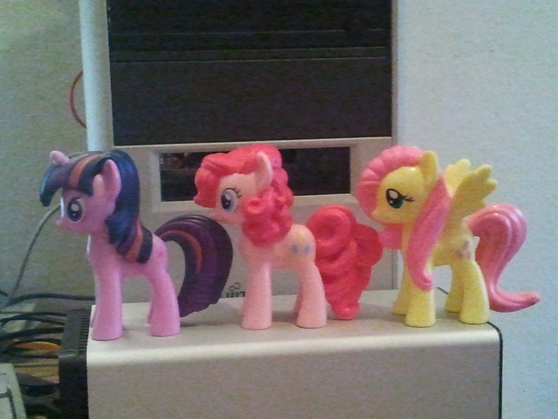 Size: 2560x1920 | Tagged: burger king, derpibooru import, fluttershy, pinkie pie, safe, toy, twilight sparkle