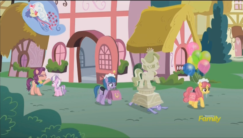 Size: 1897x1079 | Tagged: safe, derpibooru import, screencap, diamond tiara, randolph, sparkleworks, spoiled rich, tote bag (character), pony, crusaders of the lost mark, balloon, clothes, maid, statue