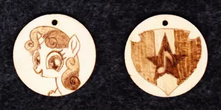 Size: 1024x513 | Tagged: safe, artist:malte279, derpibooru import, sweetie belle, pony, unicorn, craft, cutie mark, female, filly, jewelry, pendant, pyrography, the cmc's cutie marks, traditional art, wood