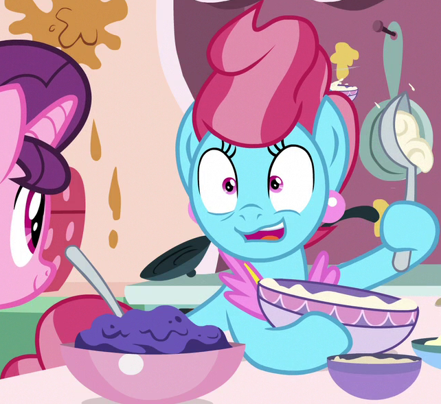 Size: 642x589 | Tagged: safe, derpibooru import, screencap, cup cake, sugar belle, earth pony, pony, unicorn, the big mac question, apprentice, bags under eyes, baking, cropped, cute, faic, female, mare, smiling, teacher and student