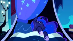 Size: 1920x1080 | Tagged: safe, derpibooru import, screencap, princess luna, alicorn, pony, do princesses dream of magic sheep, alicorn princess, bed, bedroom, crown, female, image, jewelry, night, png, princess, regalia, sleeping, spanish description, sweat