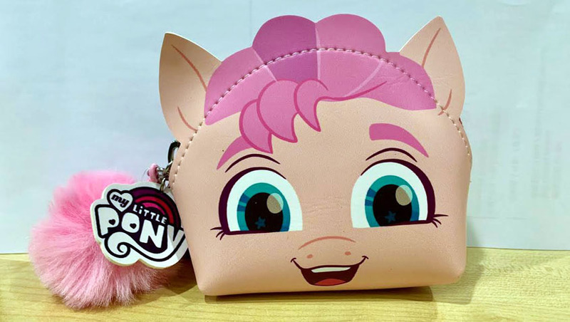 Size: 845x477 | Tagged: safe, derpibooru import, official, sunny starscout, my little pony: a new generation, bag, g5, image, jpeg, my little pony logo, pouch