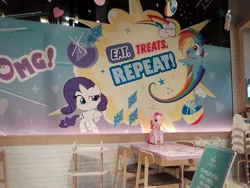 Size: 1600x1200 | Tagged: safe, derpibooru import, pinkie pie, rainbow dash, rarity, my little pony: pony life, cafe, cutie mark, image, jpeg, kumoya, plushie, singapore