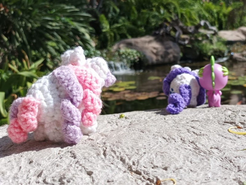 Size: 955x716 | Tagged: safe, artist:casquitos kawaii, derpibooru import, rarity, spike, sweetie belle, dragon, pony, unicorn, amigurumi, crochet, image, irl, jpeg, meme, photo, plushie, shipping