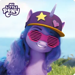 Size: 1000x1000 | Tagged: safe, derpibooru import, official, izzy moonbow, pony, unicorn, g5, my little pony: make your mark, cool, female, hat, horn, image, logo, looking at you, mare, my little pony logo, png, smiling, smiling at you, sunglasses, weixin